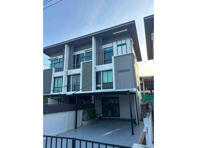 B1009  ให้เช่าทาวน์โฮมหลังมุม โครงการ cozy ลาดพร้าว ถนนลาดพร้าววังหิน