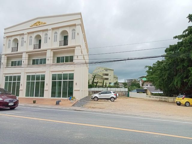 อาคารพานิชย์พร้อมที่ดินเปล่า ในเมืองภูเก็ต