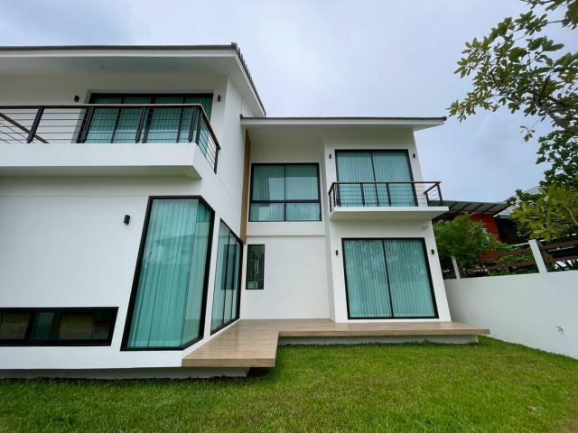 ขายบ้านใหม่สไตล์โมเดิร์น ทำเลเมืองเชียงใหม่ พร้อมอยู่ ใกล้สิ่งอำนวยความสะดวก   บ้านใหม่ 2 ชั้น ดีไซน์ทันสมัย ในเขตแม่เหี