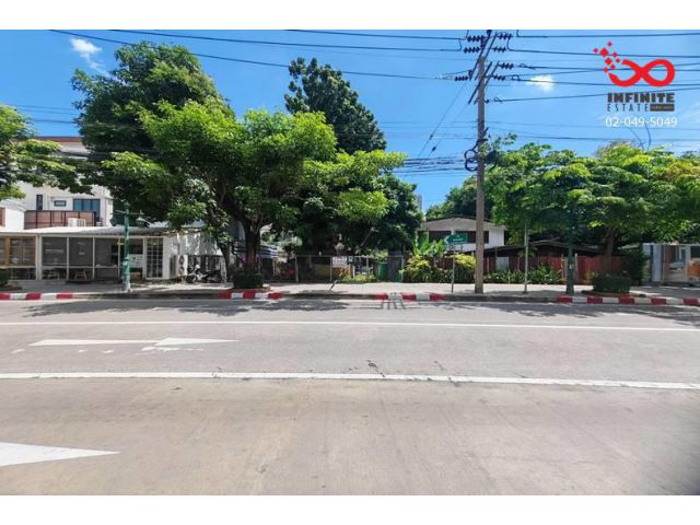 ขายที่ดิน พร้อมบ้านไม้เก่า ซอยเจริญนคร14  ติดถนนกรุงธนบุรี