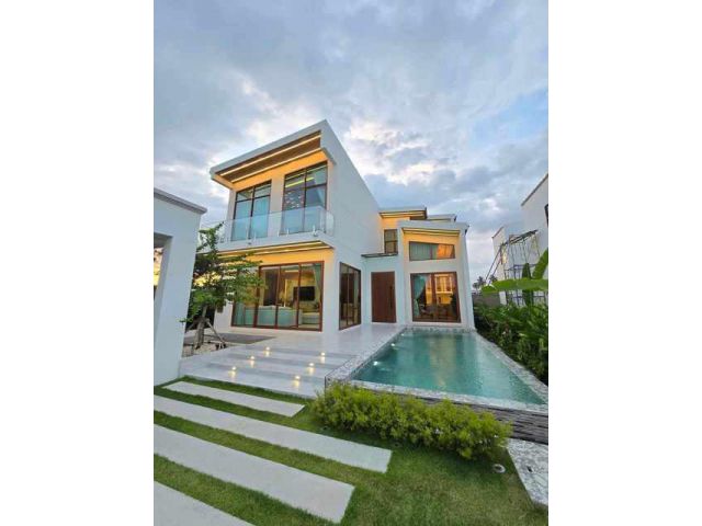 H874 ให้เช่า Luxury Pool Villa 5 ห้องนอน ใกล้อ่างเก็บน้ำมาบประชัน ใกล้โรงเรียนนานาชาติชั้นนำ