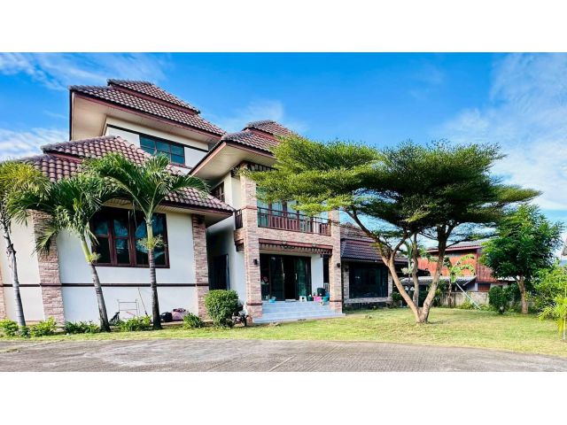 ขายที่ดินโฉนด พร้อมบ้านหลังใหญ่ 4 ห้องนอน 3 ห้องน้ำ โฉนด 2 แปลง เนื้อที่รวม 352 ตรว. ดอยแก้ว จอมทอง