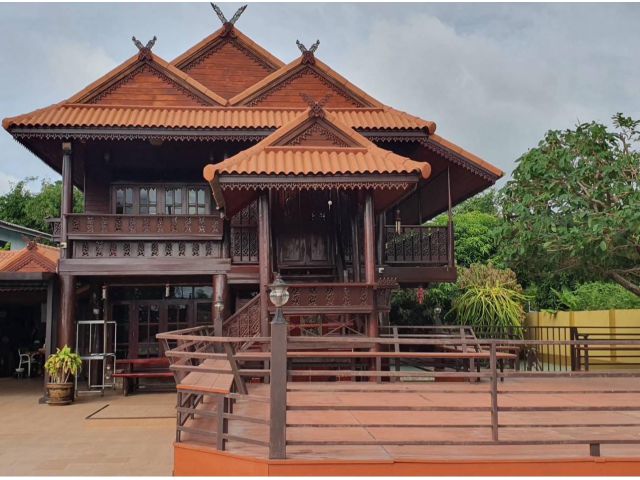 ขายบ้านเรือนไทย ใกล้สนามบินสุวรรณภูมิ 2 ชั้น ขนาด 307ตรว. มี 3 ห้องนอน 2 ห้องน้ำ