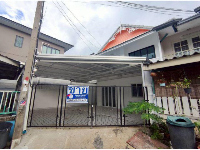 ขายบ้านแฝด 2 ชั้น หมู่บ้านพฤกษา 14  A หลังมุม ซอยวัดลาดปลาดุก เนื้อที่ 30 ตารางวา 4 ห้องนอน ตำบลบางคูรัด อำเภอบางบัวทอง