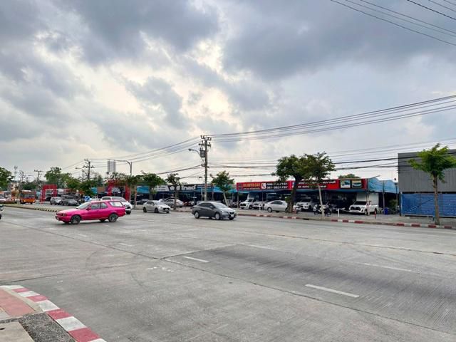 อยู่ในย่านMRT นพรัตนราชธานี 800 ม.ม.นิด้า ให้เช่าที่ดินสวย 8 ไร่