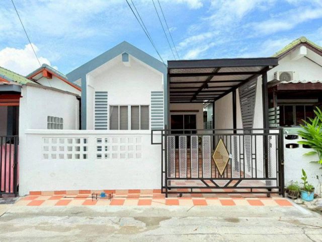 ขายบ้านแฝด อมรทรัพย์  เลียบวารี โคกแฝด หนองจอก แต่งใหม่พร้อมอยู่