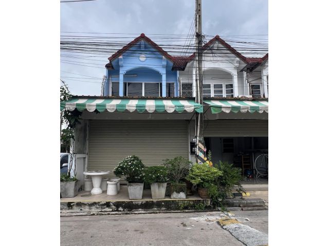 ขายบ้านทาวน์โฮมมือสอง36ตรว. “หลังมุม” บางแสนทำเลทอง! ( ฟรีแอร์ 6ตัว )