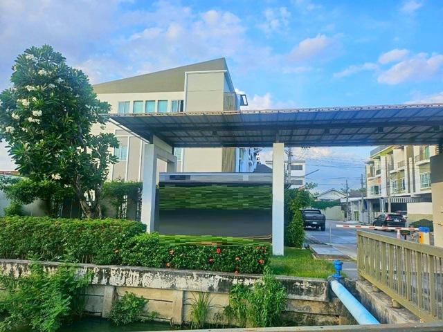ทาวน์โฮม 3ชั้น 220ตร. รร.นานาชาติฮีทฟิลด์ 1กม. MRTน้อมเกล้า 400ม