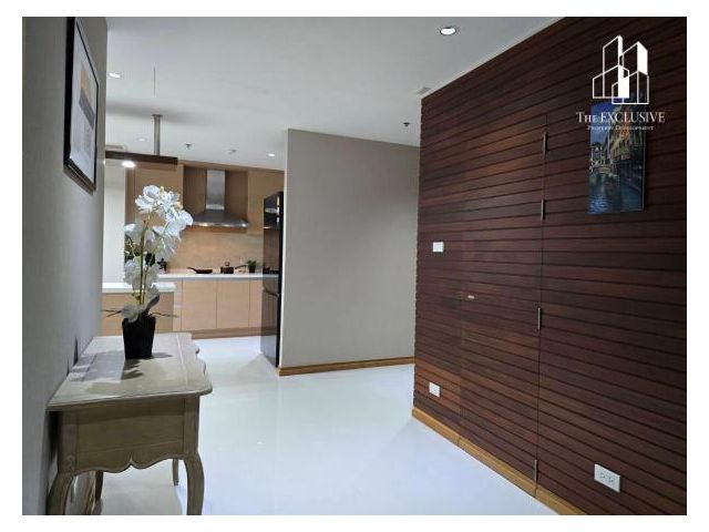 For Sale. The Empire Place ,Sathon a Luxurious condominium in the center CBD of Bangkok. ขายด่วน คอนโด The Empire Place