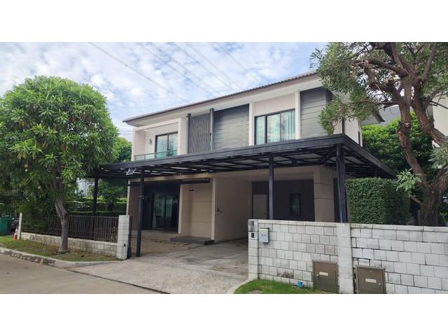 บ้านเดี่ยวโครงกาา Centro bangna km7 แปลงหัวมุม4 ห้องนอน 3 ห้องน้ำ