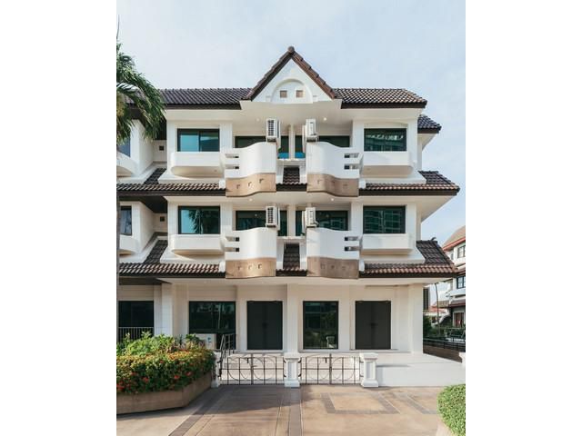 Townhome ติดเอกมัยทองหล่อ  5 ห้องนอน 6 ห้องน้ำ เดินถึง BTS พระโขน