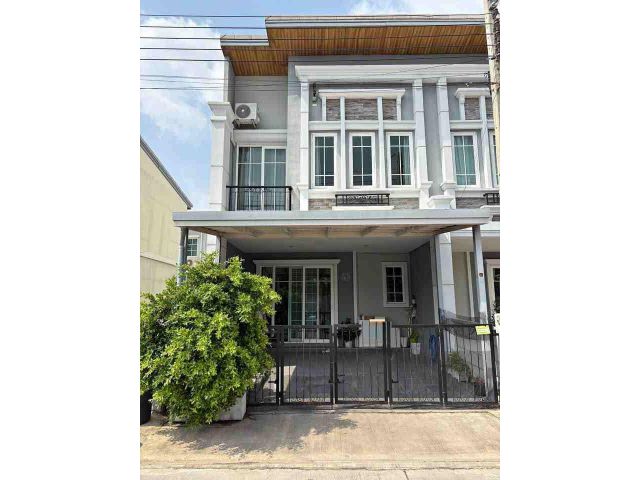 1 B1012 ให้เช่าทาวน์โฮมหลังมุม โกลเด้นทาวน์ 3 บางนา–สวนหลวง ติดถนนเลียบมอเตอร์เวย์ ใกล้ Mega Bangna