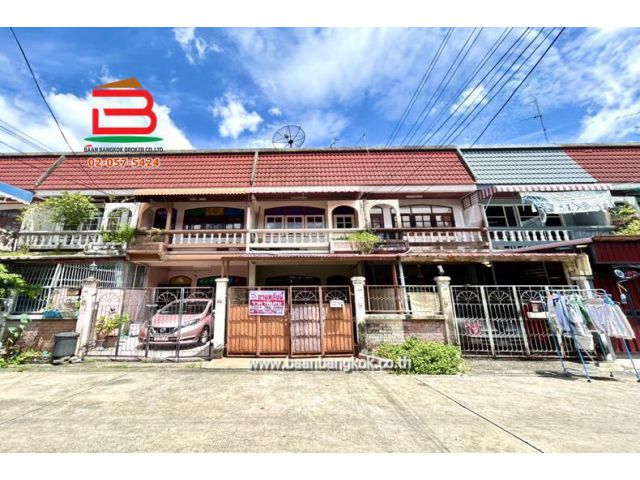 ทาวน์เฮาส์ หมู่บ้าน สุขสบายวิลล่า เนื้อที่ 18 ตรว. ถนนลาดพร้าว แขวงคลองเจ้าคุณสิงห์ เขตวังทองหลาง กรุงเทพมหานคร