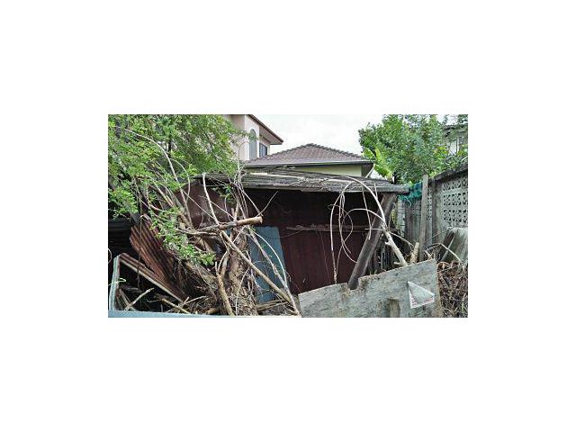 Sale Smaller plot of land for sale Suitable for build a house, residence 76  sqm. at BTS Samrong