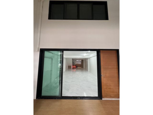 ให้เช่าอาคาร 5 ชั้น พร้อมที่จอดรถ สุขุมวิท ซอย46แขวงพระโขนง เขตคลองเตย คุณเอมมี่   โทร 0618959195  ค่าเช่า 38,000 บาท