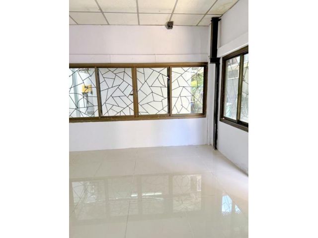 ทาว์เฮาส์ 2 ชั้น ติดถนนใหญ่ ตลาดสดเทศบาลเมืองพระประแดง 160 ม.
