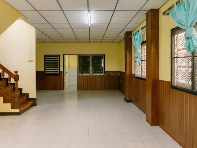 PB5762 ให้เช่า บ้านเดี่ยว 2 ชั้น ย่านนวลจันทร์ บ้านหลังมุม บรรยากาศร่มรื่น น่าอยู่