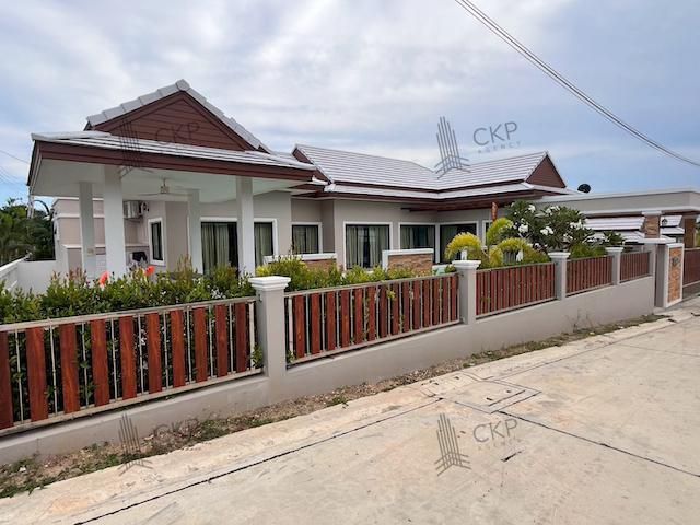 บ้านพลูวิลล่า ปราณบุรี พร้อมสระส่วยน้ำส่วนตัวขนาดใหญ่ ใกล้แหล่งท่องเที่ยว ใกล้ห้างสรรพสินค้า สามารถปล่อยเช่าทำกำไรต่อยอด