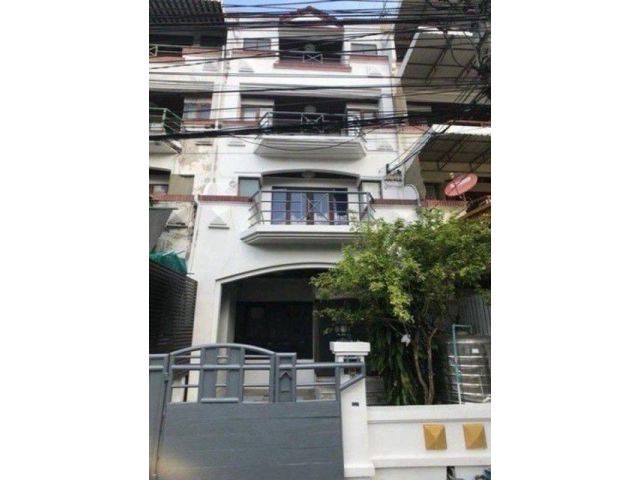 ให้เช่าทาวน์โฮม 4 ชั้น โครงการซื่อตรง ถนนประดิษฐ์มนูญธรรม  ใกล้ Central Eastville ทางด่วน เหมาะสำหรับพักอาศัยทำออฟฟิศ