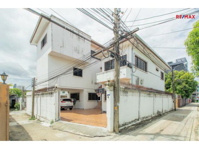 (ขายด่วน) ขายบ้านเดี่ยวใกล้ตลาดท่าดินแดง ซอยสมเด็จเจ้าพระยา 12(ซอยสิทธิเกษม) คลองสาน เดินทางสะดวก BTS สายสีทอง 68.5 ตร.ว. ราคา 11 ล้านบาท