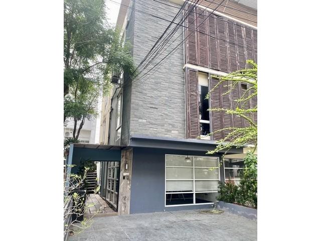 PB5766 ให้เช่า โฮมออฟฟิศ 3 ชั้น ซอยลาดพร้าว 94 Town in Town ทาวน์อินทาวน์ อาคารหลังมุม