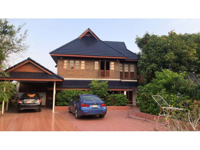 ขายบ้านเดี่ยว 2 ชั้น ครึ่งตึกครึ่งไม้ ติดถนนติดชุมชน ใกล้ตลาดตัวเมือง พะเยา ( เจ้าของขายเอง )