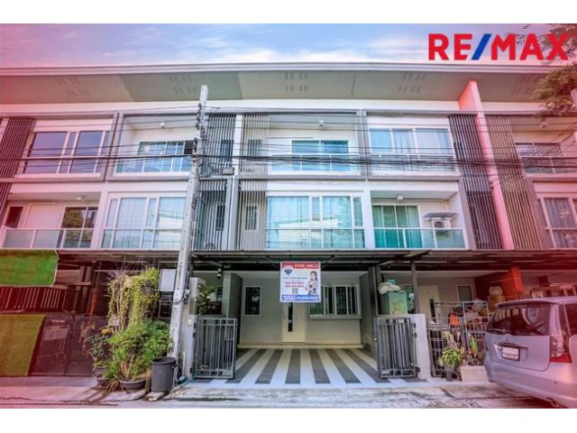 ขายทาวน์โฮม 3 ชั้น The iBox เกษตร-นวมินทร์ ติดถนนหลักโครงการไม่ต้องเข้าซอยย่อย หน้าบ้านไม่ชนใคร โซน เกษตร-นวมินทร์