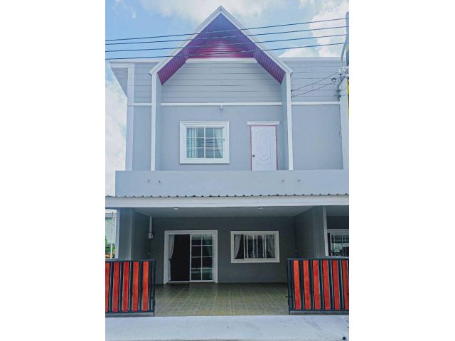 ขายทาวน์โฮม 2 ชั้น หมู่บ้านซันนี่โฮม สไตล์นอร์ดิก พร้อมเข้าอยู่ ทำเลทอง ติดถนนสุขประยูร ใกล้นิคมอมตะชลบุรี