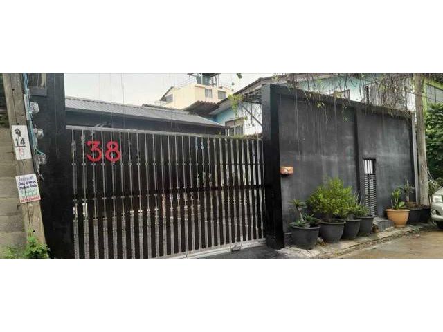 ให้เช่าออฟฟิศสตูดิโอ 1ชั้น ซอยลาดพร้าว 134 ตรงข้าม รพ.เวชธานี จอดรถได้สูงสุด 7 คัน ใกล้เดอะมอลล์บางกะปิ
