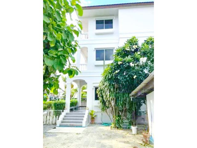 จอดรถ4-5คัน ที่ดินครึ่งไร นวมินทร์ 105-115 MRT รามอินทรา 40 3.7กม