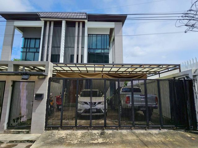 042AGLEขายบ้านแฝดสภาพดี ทำเลทองใจกลางเมือง