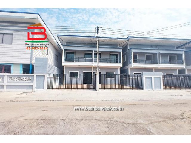 บ้านแฝด หมู่บ้าน กฤษดาเพลส หลังริม เนื้อที่ 34 ตรว. ถนนกาญจนาภิเษก ต.คลองห้า อ.คลองหลวง จ.ปทุมธานี