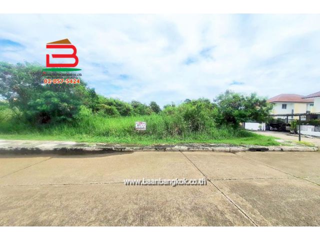 ที่ดินเปล่า แปลงมุม หมู่บ้าน เลคการ์เด้น ลากูน่า เนื้อที่ 177.2 ตรว. ถนนหลวงแพ่ง ต.คลองหลวงแพ่ง อ.เมือง จ.ฉะเชิงเทรา