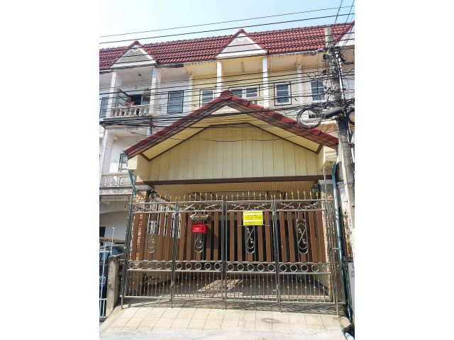 ขายถูกมาก!! ทาวน์โฮม 3 ชั้น รีโนเวทใหม่ ซอยรามคำแหง 190 รถไฟฟ้าอยู่หน้าหมู่บ้าน ใกล้ห้าง  มอเตอร์เวย์