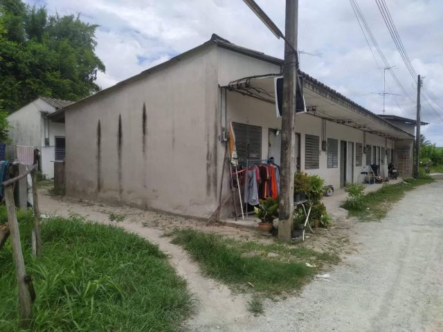 L672 ขายที่ดินพร้อมห้องแถว 227 ตรว เมืองชลบุรี