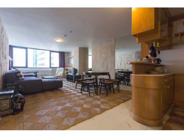 Rent Condo BTS station is on Ratchadamri , Fully furnished apartment with nice view on 11th Floor