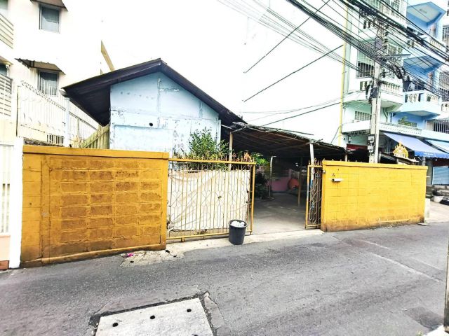 ขายที่ดินพร้อมบ้านเนื้อที่ 93 ตารางวา ซ.ตากสิน 18 เขตธนบุรี ใกล้เดอะมอลล์ ท่าพระ