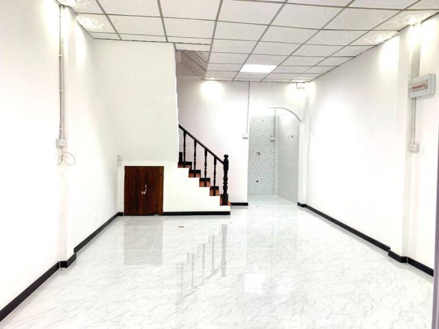 ขายตึกแถว 2 ชั้น รีโนเวทเรียบร้อย 2 ห้องนอน 1 ห้องน้ำ 1 ห้องครัว 1 ที่จอดรถมอเตอร์ไซค์ พร้อมเข้าอยู่ เอกสารพร้อมโอน