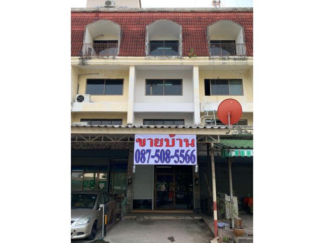 ขายตึกแถว 3.5 ชั้น 3 ห้องนอน 3 ห้องน้ำ 1 ห้องครัว 1 ห้องรับแขก รถจอดหน้าตึกได้ เพื่อนบ้านดี บรรยากาศดีมาก ๆ ติดถนนหลัก