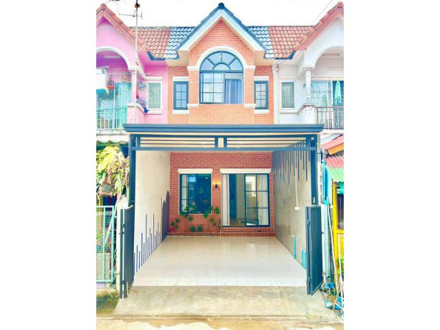 ทาว์นเฮ้าส์ 2 ชั้น รีโนเวทใหม่ ม.บ้านรินทิชา ร่มเกล้า 6 เนื้อที่ 16.5 ตารางวา 2 ห้องนอน แขวงมีนบุรี  เขตมีนบุรี กรุงเทพ