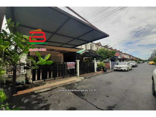 ทาวน์เฮาส์ หมู่บ้าน เค.ซี.รามอินทรา 6 (ซอยพระยาสุเรนทร์ 45) เนื้อที่ 21.6 ตร.ว ใกล้วัดพระยาสุเรนทร์ แขวงสามวาตะวันตก เขตคลองสามวา กรุงเทพมหานคร