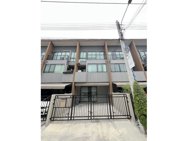 ขาย/เช่า ทาวน์โฮม บ้านกลางเมือง สุขุมวิท อ่อนนุช 3 ห้องนอน 3 ห้องน้ำ ที่ตั้ง ซ.อ่อนนุช 70/1 เพียง 5 นาทีถึง BTS ศรีนุช