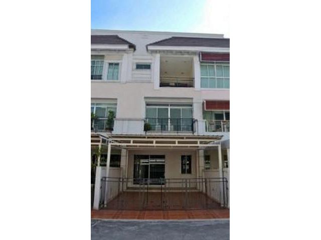PB5792 ให้เช่าทาวน์โฮม 3 ชั้น ย่านกรุงเทพกรีฑา โครงการ บ้านกลางเมือง เออร์บาเนี่ยน พระราม9-วงแหวน ตกแต่งเฟอร์นิเจอร์และเ