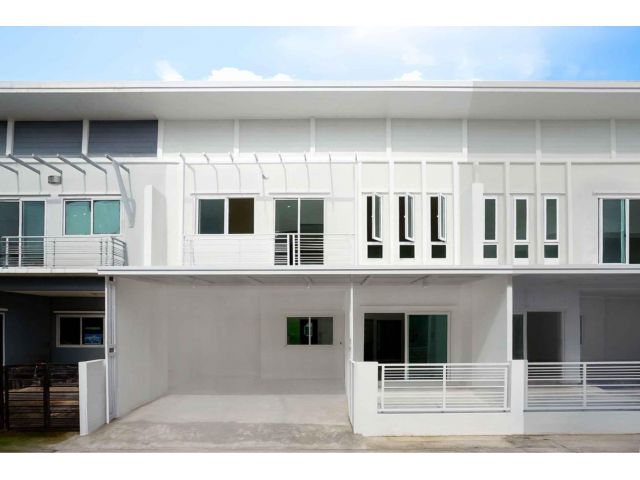 ทาวน์เฮ้าส์หมู่บ้านลภาวัน 22