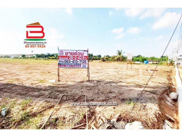 ที่ดินเปล่า ติดถนนสาย ปท.3004 (ลำลูกกา-คลอง 7) เนื้อที่ 28-2-42.9 ไร่ ใกล้สามแยกไฟแดง เส้น 3004