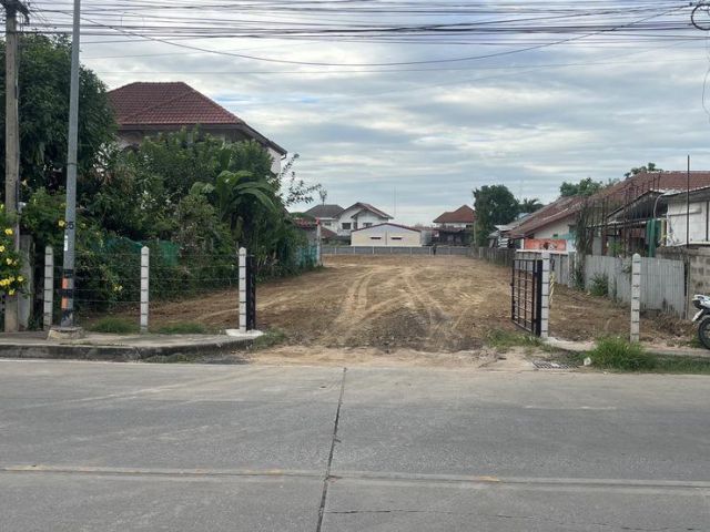 ขายที่ดิน 1  ไร่ 1 งาน 70 ต.ร.ว  ติดถนนสืบศิริ/ร่วมเริงไชย