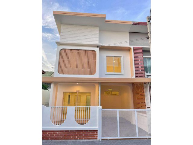 ขาย ทาวน์เฮ้าส์ 2 ชั้น หมู่บ้านบัวทองธานีเฟส 18  ซอย 3