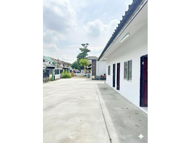 ถูกกว่าโกดัง คฤหาสน์ 7 Mega Bangna 2.4กม. รถไฟฟ้าศรีลาซาล 3.1 กม.