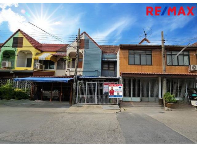 ขายทาวน์เฮ้าส์ ชัยมงคล กาญจนาภิเษก 2.5 ชั้น 16 ตร.ว. 100 ตร.ม. เพิ่มพื้นที่ทำห้องพระ สภาพดี