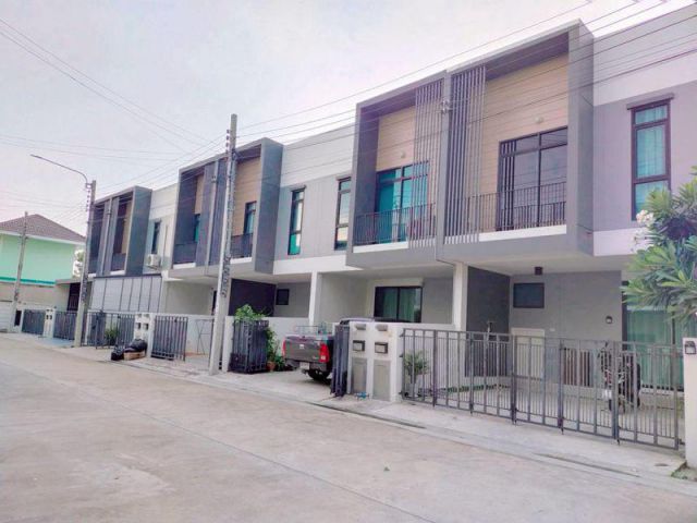 ขายทาวน์เฮ้าส์ 2 ชั้น 17.90 ตร.ว หมู่บ้านแฮปปี้วิลล์ ดอนเมือง  มี 3 ห้องนอน แขวงสีกัน เขตดอนเมือง จังหวัด กรุงเทพมหานคร